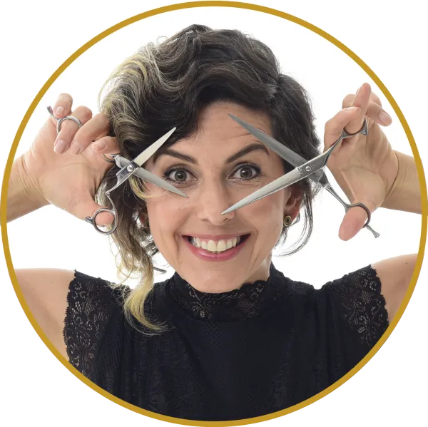 Monica Rodrigues sorrindo